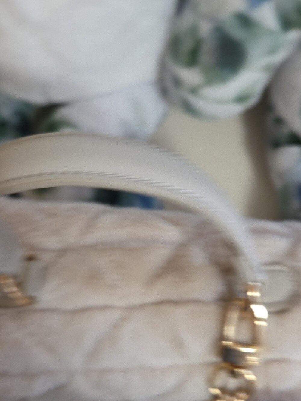 NWT ALDO Cream Quilted Faux Fur Top Satchel with Gold Chain Charms - Picture 13 of 14